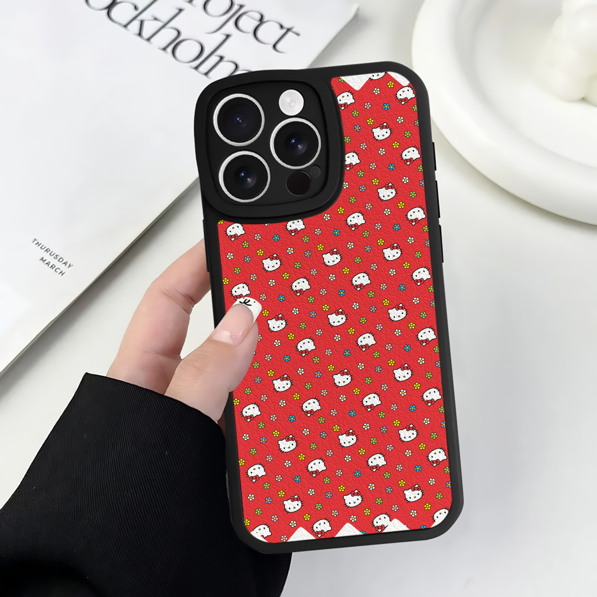 （画像用） Hello Kitty ハローキティ 【iPhone 16シリーズ対応】シリコンスマホケース（レザー調） 材質：シリコン